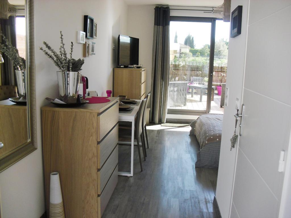 Studio A Deux Pas D'Aix Aix-en-Provence Kamer foto